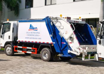Liga Municipal apoya adquisición de flotilla de once camiones compactadores para gobiernos locales