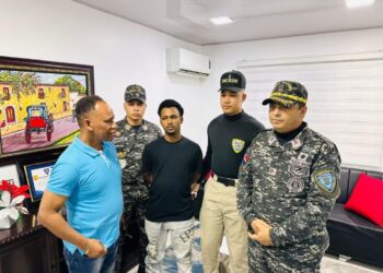 Se entrega a la Policía “Chiguete”, implicado en robo millonario de joyería y buscado por homicidio en Santiago