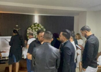 Acuden a funeraria Blandino a dar el pésame a familiares de Rafaelito Román y resalta legado en Santiago