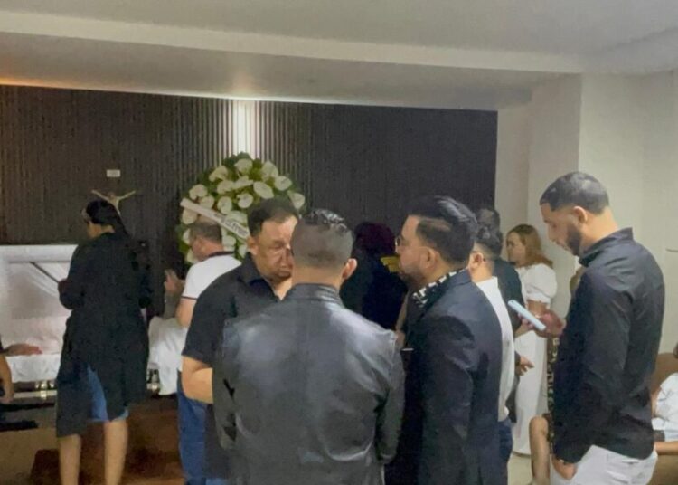Acuden a funeraria Blandino a dar el pésame a familiares de Rafaelito Román y resalta legado en Santiago