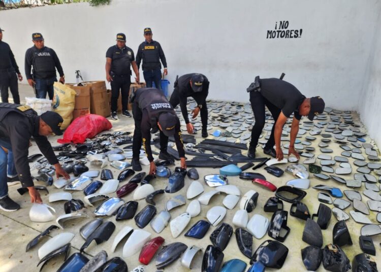 Policía Nacional desmantela almacén de piezas de vehículos robadas en Villa María, DN