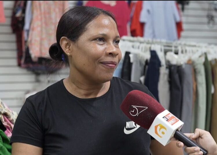 Comerciantes reportan un aumento en las ventas por la temporada navideña