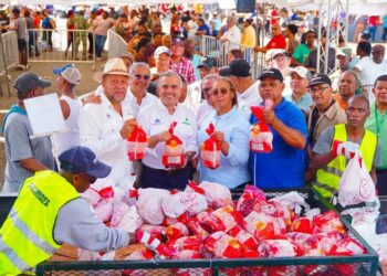 Más de 50 productos y dos combos especiales fueron vendidos en Feria Navidad del Cambio con el Inespre en San Cristóbal