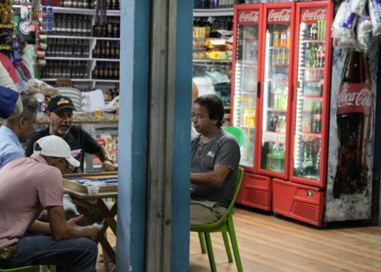 Colmaderos consideran atropello limitar horario de expendio de bebidas alcohólicas