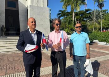 Profesor Luis De León hace llamado a estar alertas en navidad en defensa de la soberanía nacional