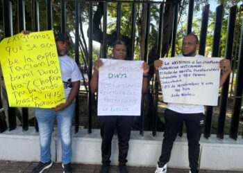 Exempleados de Dominican Watchman protestan por despidos injustificados y falta de pago de sus prestaciones