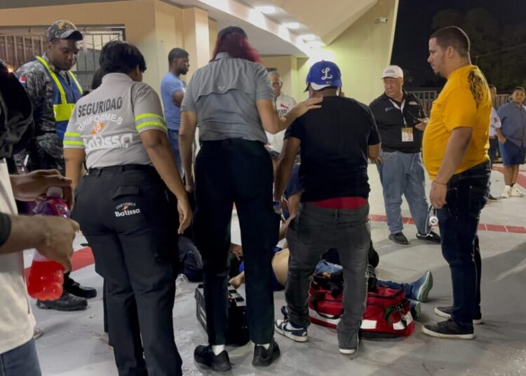 Fallece fanática del Licey previo a partido con las Águilas