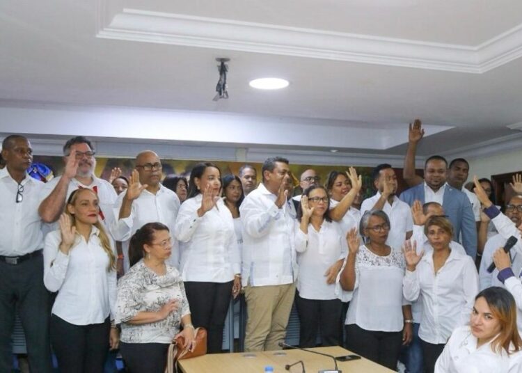 Alcaldía de Los Alcarrizos Juramenta el Consejo de Desarrollo Económico y Social Municipal