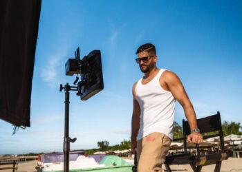 Rodrigo Films, el director detrás del videoclip de «Frente al mar remix» de Ozuna y Beéle
