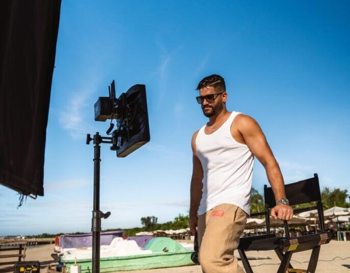 Rodrigo Films, el director detrás del videoclip de «Frente al mar remix» de Ozuna y Beéle