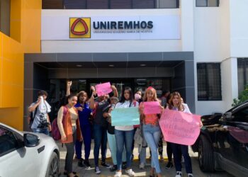 Estudiantes de UNIREMHOS denuncian aumento de matrícula sin mejoras en las condiciones académicas