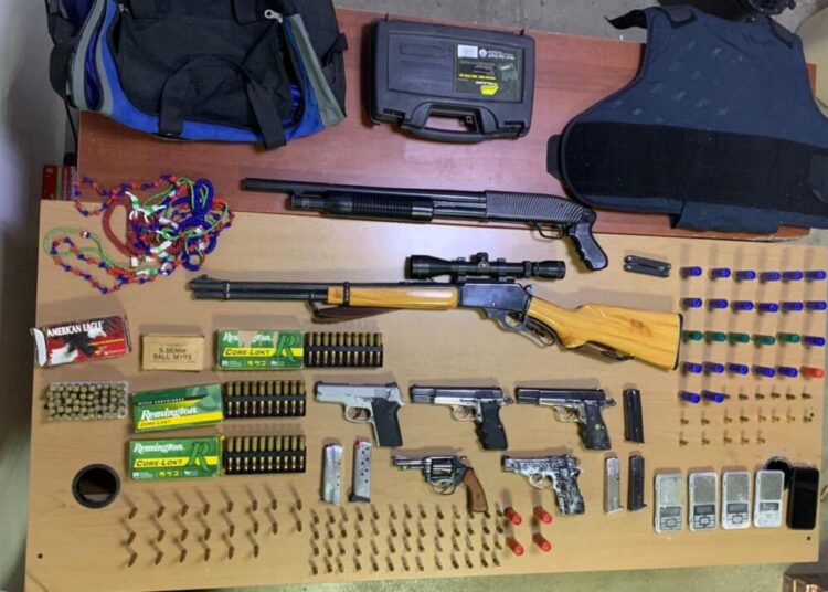 Autoridades desmantelan red criminal e incautan armas de fuego ilegales y diversas municiones en Santiago