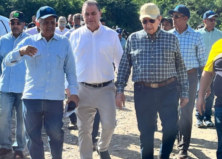 Presentan Drone T-50 aplicado en la agricultura, en un Día de Campo organizado por la JAD