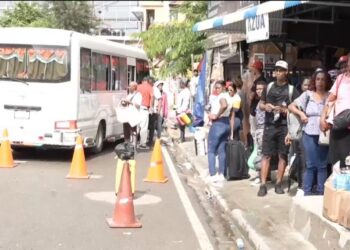 Se activan las paradas de autobuses para la Nochebuena: ciudadanos viajan al interior para celebrar en familia