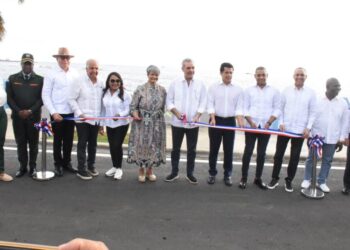 Abinader y Collado entregan el remodelado malecón de San Pedro de Macorís
