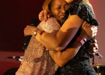 Alofoke Media Group regala un apartamento amueblado a colaborada