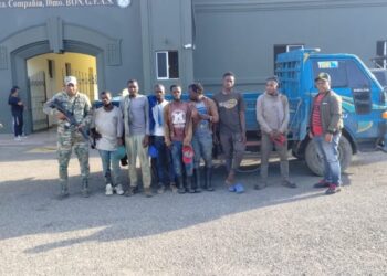 Ejército envía ante el Ministerio Público a conductores detenidos transportando haitianos indocumentados