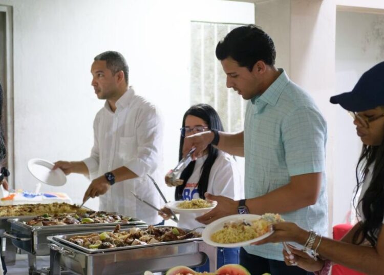 Fundación GBC lleva “Ruta de la Alegría Navideña” a niños del DN con cenas navideñas y entrega de juguetes