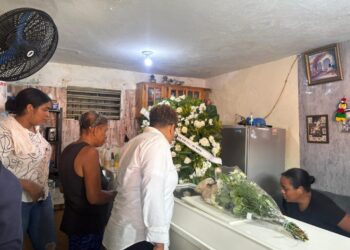 Familiares y vecinos de niña fallecida exigen justicia y piden a dueños de vivienda abandonada dar la cara