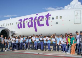 Arajet celebra dos años de su programa de responsabilidad social “Piloto por un día”