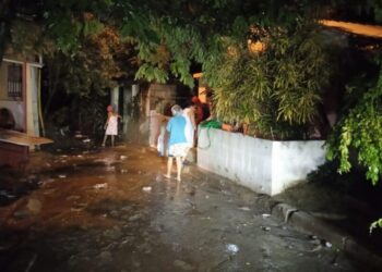 Lluvias inundan comunidades de Santiago y Puerto Plata; Defensa Civil ofrece apoyo logístico