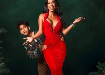 Figuras comparten sus fotografías de navidad junto a sus familias