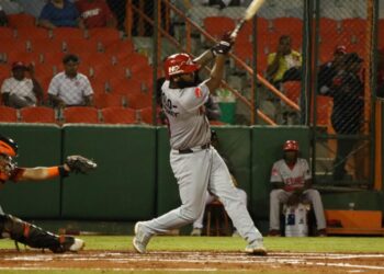 Escogido sube al segundo lugar y cortan mala racha con victoria sobre Toros