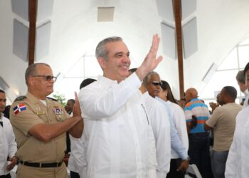 Presidente Abinader instruye cobertura de seguro de salud en 100% para  pensionados de las FF.AA