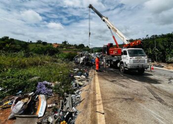 Sube a 38 la cifra de muertos en un accidente de varios vehículos en Brasil