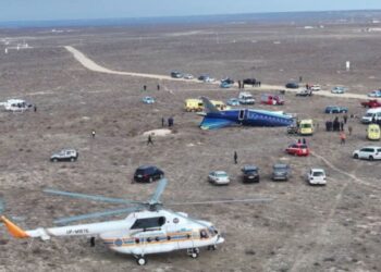 Más de 30 personas pueden haber muerto en el accidente de avión azerbaiyano en Kazajistán