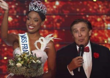 Azafata de 34 años es la nueva Miss Francia, siendo la de más edad en obtener el premio