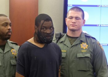 Condenan a 26 años de prisión a hombre que atacó una jueza en EEUU