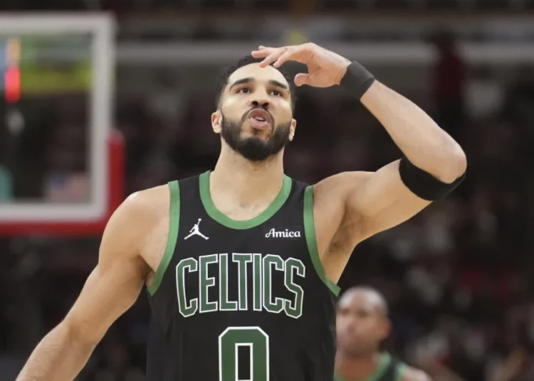 Jayson Tatum impone récord de la temporada con 43 puntos en triunfo de Celtics sobre  Bulls