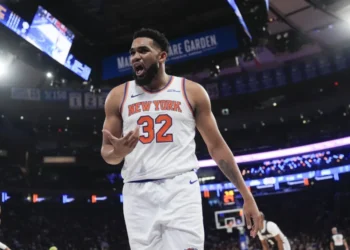 Karl-Anthony Towns y Mykal Bridges lideran  victoria de Knicks sobre Spurs en Navidad