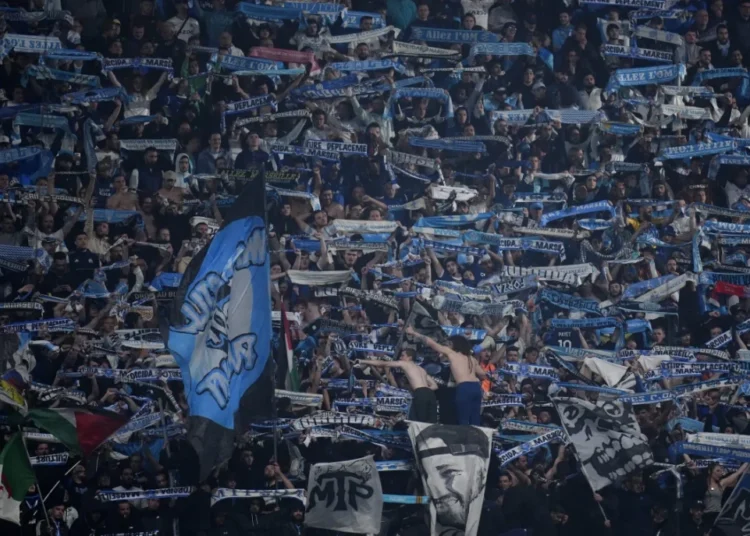 Grupo activista denuncia cánticos homofóbicos en partido del Marsella ante Mónaco