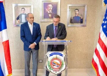 La DNCD y la DEA se reúnen para continuar estrategias contra el narcotráfico