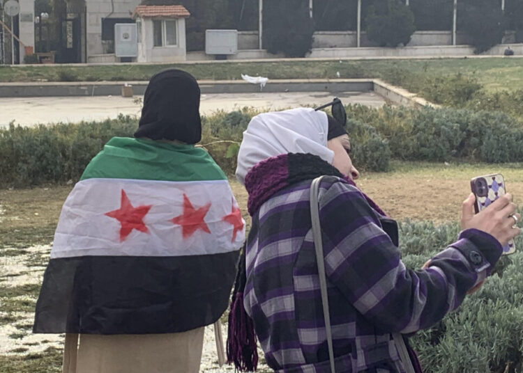 Siria cumple una semana sin Al Asad y la ONU inicia contactos directos con la transición