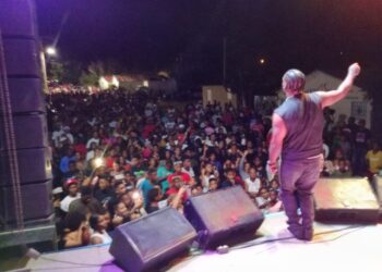 Ceky Viciny pone a vibrar a Jinova en San Juan con un show lleno de energía y éxitos musicales