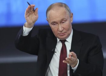 Putin dice que Rusia firmará acuerdos de paz sólo con las autoridades legítimas de Ucrania