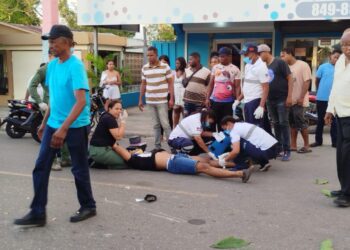 Joven a bordo de motocicleta choca de frente con un camión en Bayaguna