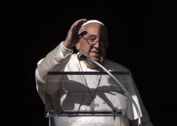 Francisco pide que la tregua en Líbano llegue a Gaza y muestra su cercanía con Siria