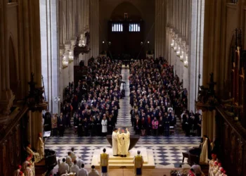 La primera misa en Notre Dame borra la pena del incendio de 2019: «La alegría es máxima»