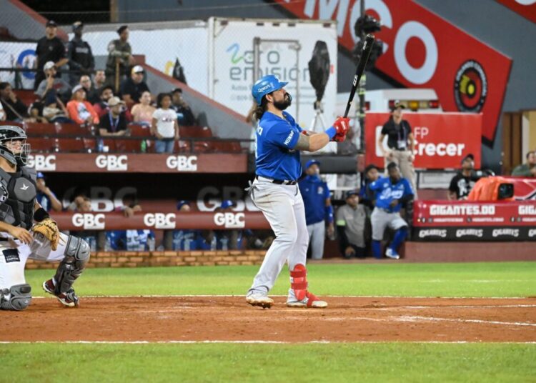 Alfaro y Leyba azotan pitcheo de Gigantes en victoria del Licey