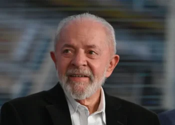 Lula es operado de una hemorragia intracraneal y se recupera en la UCI de un hospital