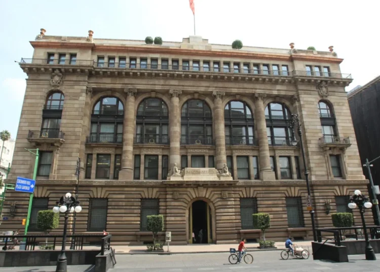 Banco de México anticipa crecimiento moderado en economías regionales pese a desafíos