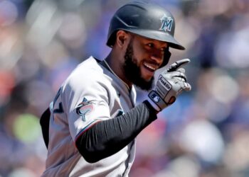 Bravos firman por un año al dominicano Bryan de la Cruz