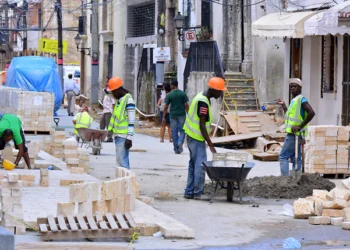Migración se reúne con productores y constructores para «dominicanizar» esos sectores