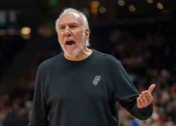 Gregg Popovich expresa su deseo de volver al banquillo tras sufrir un derrame cerebral