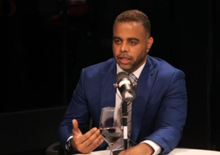 Economista Joel Disla da consejos para una vida financiera en paz; afirma “la pobreza es mental”