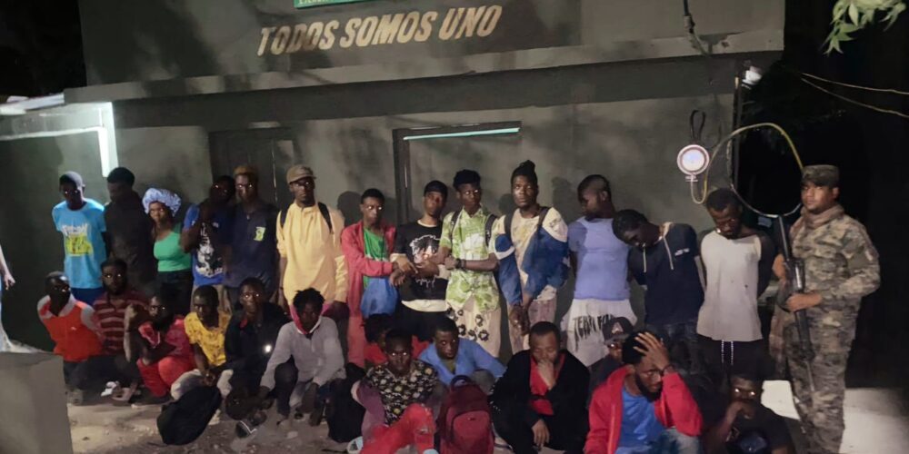 Ejército retiene dos vehículos dejados abandonados con haitianos indocumentados en Valverde 1 Ejército retiene dos vehículos dejados abandonados con haitianos indocumentados en Valverde | De Último Minuto